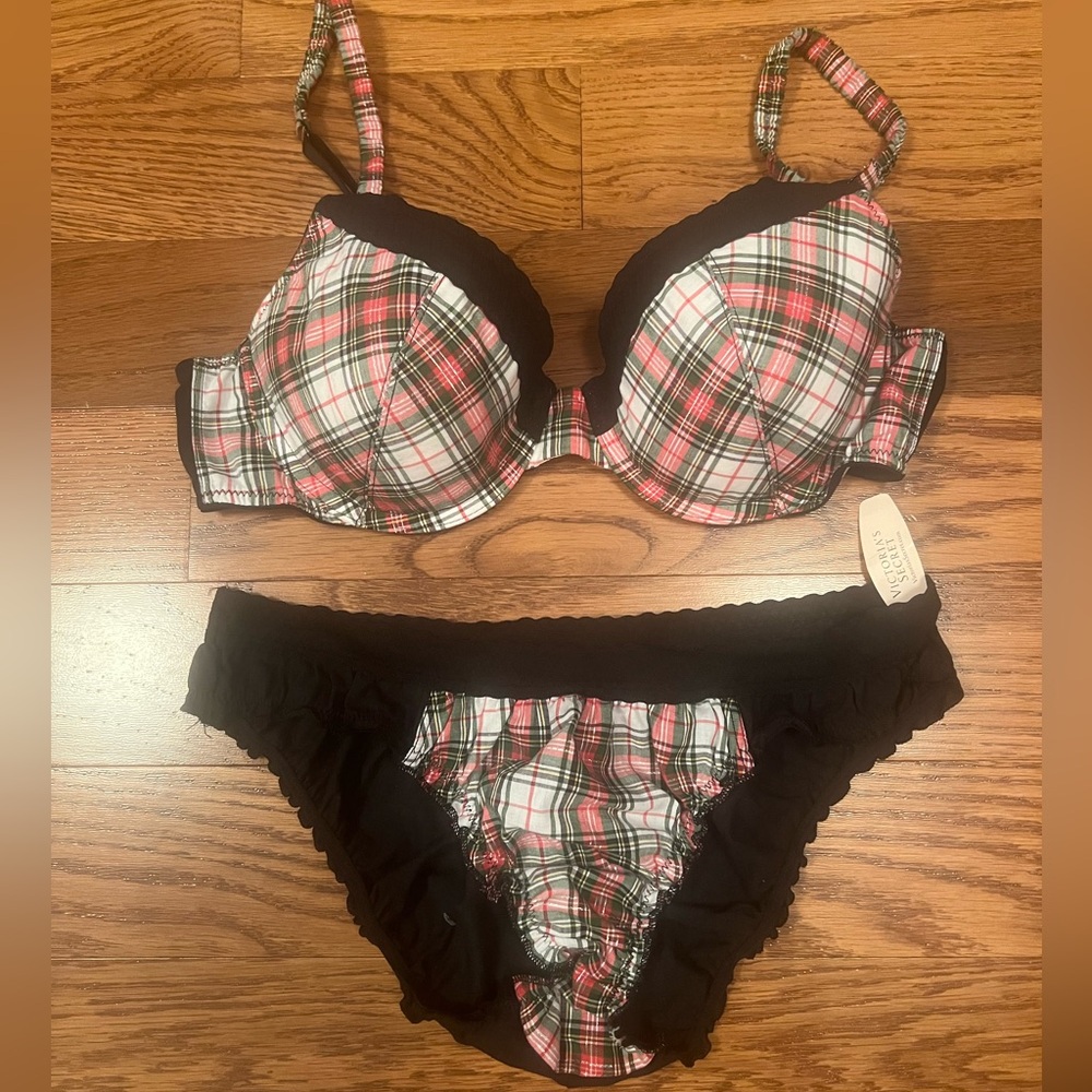 Victoria’s Secret bra and panty set